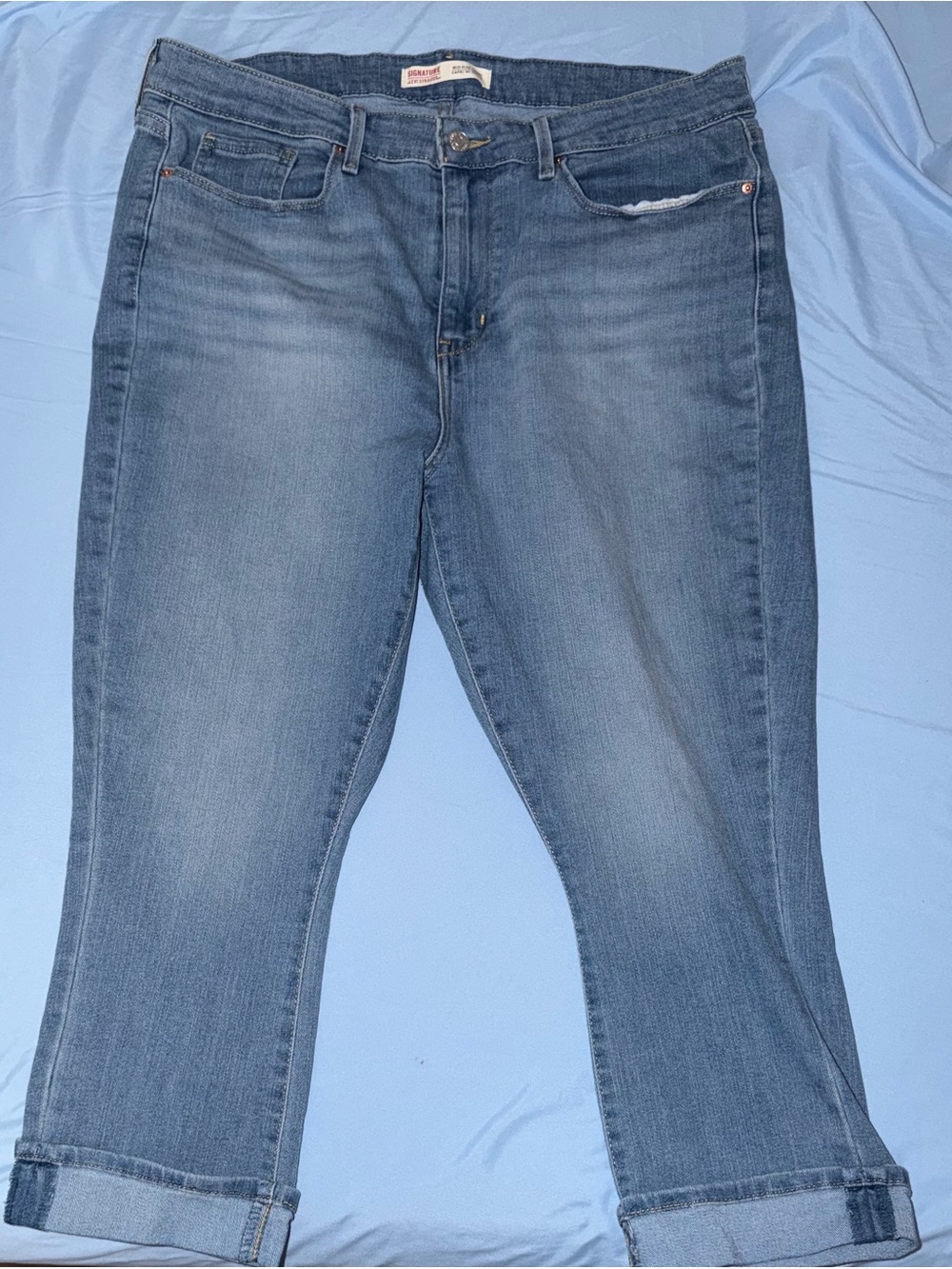 Signature by Levi Strauss Light Blue Mid-Rise Capri Jeans